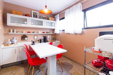Apartamento à venda com 213m², 3 quartos e 3 vagas Apartamento à venda com 213m², 3 quartos e 3 vagasCopa