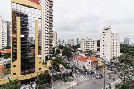 Apartamento à venda com 213m², 3 quartos e 3 vagas Apartamento à venda com 213m², 3 quartos e 3 vagasVista