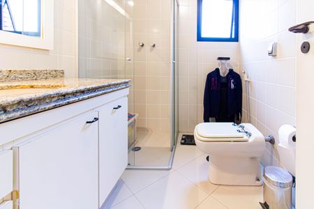 Apartamento à venda com 213m², 3 quartos e 3 vagas Apartamento à venda com 213m², 3 quartos e 3 vagasBanheiro da Suíte 2