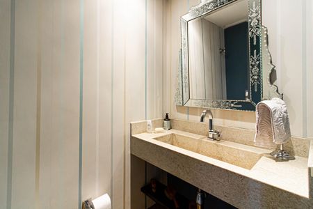 Apartamento à venda com 213m², 3 quartos e 3 vagas Apartamento à venda com 213m², 3 quartos e 3 vagasLavabo