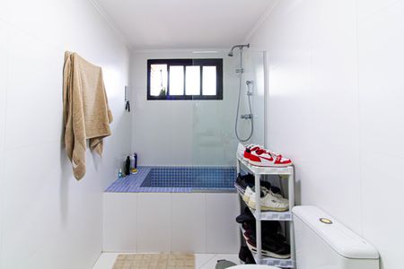 Apartamento à venda com 213m², 3 quartos e 3 vagas Apartamento à venda com 213m², 3 quartos e 3 vagasBanheiro da Suíte 1