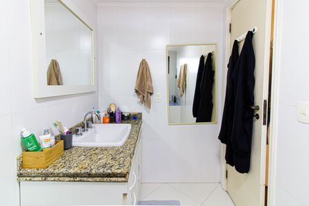 Apartamento à venda com 213m², 3 quartos e 3 vagas Apartamento à venda com 213m², 3 quartos e 3 vagasBanheiro da Suíte 1