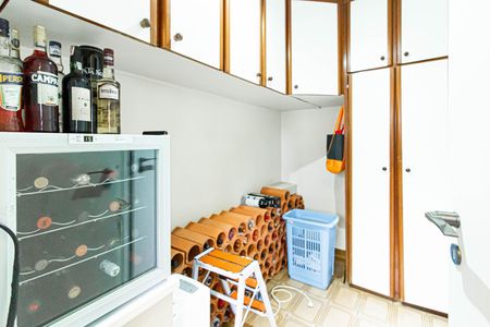 Apartamento à venda com 213m², 3 quartos e 3 vagas Apartamento à venda com 213m², 3 quartos e 3 vagasÁrea de Serviço