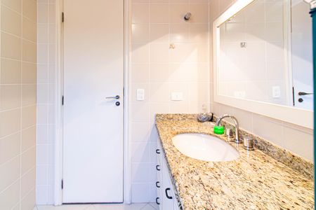 Apartamento à venda com 213m², 3 quartos e 3 vagas Apartamento à venda com 213m², 3 quartos e 3 vagasBanheiro da Suíte 2