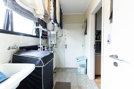 Apartamento à venda com 213m², 3 quartos e 3 vagas Apartamento à venda com 213m², 3 quartos e 3 vagasÁrea de Serviço