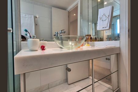 Apartamento à venda com 235m², 2 quartos e 3 vagas
