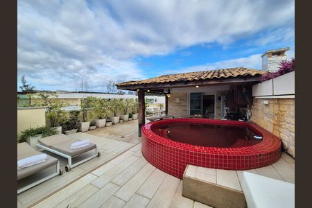Apartamento à venda com 235m², 2 quartos e 3 vagas