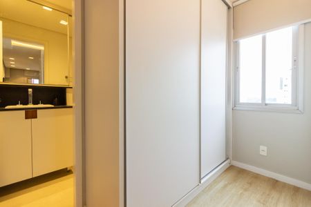 Closet da suíte de apartamento à venda com 1 quarto, 72m² em Vila Madalena, São Paulo
