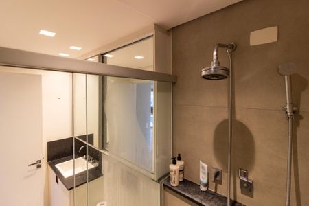 Apartamento à venda com 72m², 1 quarto e 2 vagas Apartamento à venda com 72m², 1 quarto e 2 vagasBanheiro da Suíte