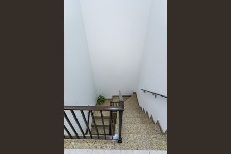 Casa à venda com 200m², 3 quartos e 5 vagas Casa à venda com 200m², 3 quartos e 5 vagasEscada