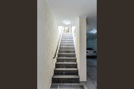 Casa à venda com 200m², 3 quartos e 5 vagas Casa à venda com 200m², 3 quartos e 5 vagasEscada