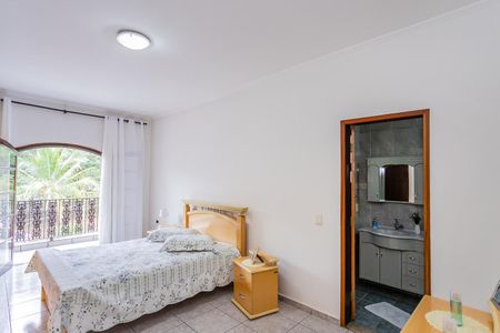 Casa à venda com 200m², 3 quartos e 5 vagas Casa à venda com 200m², 3 quartos e 5 vagasSuite