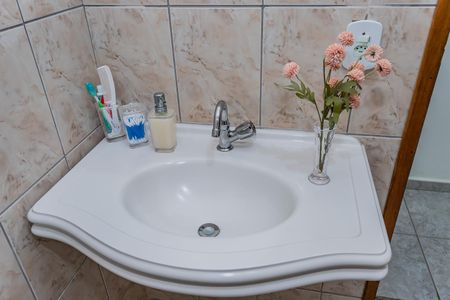 Casa à venda com 200m², 3 quartos e 5 vagas Casa à venda com 200m², 3 quartos e 5 vagasBanheiro social
