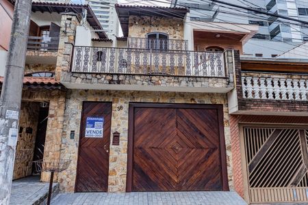 Casa à venda com 200m², 3 quartos e 5 vagas Casa à venda com 200m², 3 quartos e 5 vagasFachada