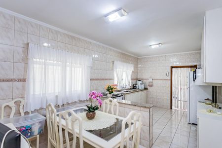 Casa à venda com 200m², 3 quartos e 5 vagas Casa à venda com 200m², 3 quartos e 5 vagasCopa e cozinha