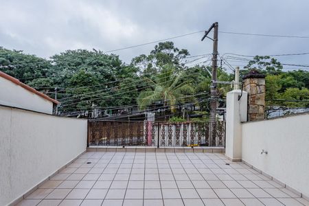 Casa à venda com 200m², 3 quartos e 5 vagas Casa à venda com 200m², 3 quartos e 5 vagasQuintal