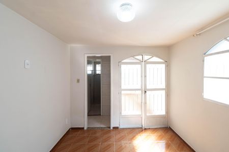Casa para alugar com 70m², 2 quartos e sem vaga Casa para alugar com 70m², 2 quartos e sem vagaSala
