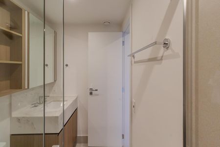 Banheiro de kitnet/studio para alugar com 1 quarto, 32m² em Indianópolis, São Paulo