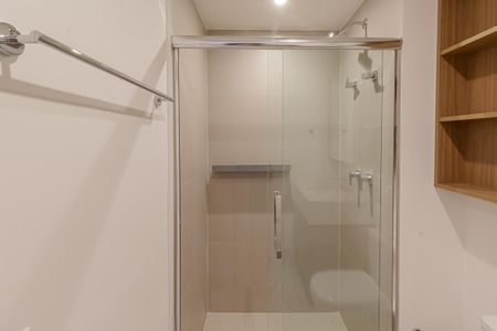 Banheiro de kitnet/studio para alugar com 1 quarto, 32m² em Indianópolis, São Paulo