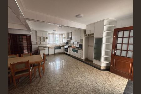 Casa à venda com 4 quartos, 500m² em Alto da Lapa, São Paulo