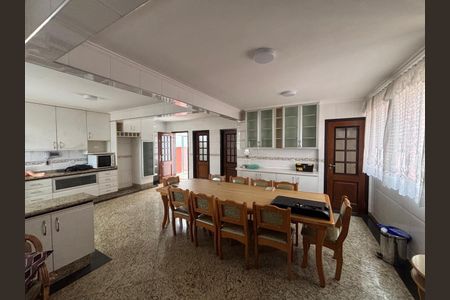 Casa à venda com 4 quartos, 500m² em Alto da Lapa, São Paulo