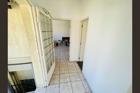 Casa à venda com 240m², 5 quartos e sem vaga
