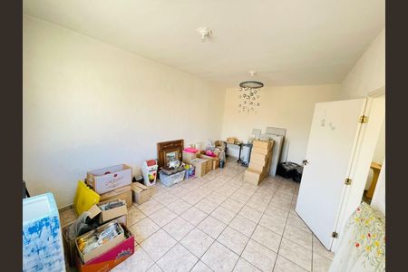 Casa à venda com 240m², 5 quartos e sem vaga