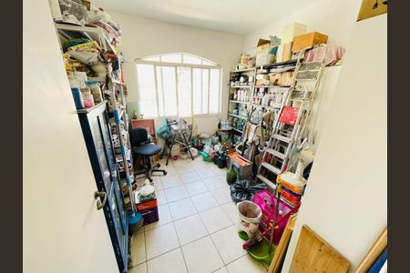 Casa à venda com 240m², 5 quartos e sem vaga