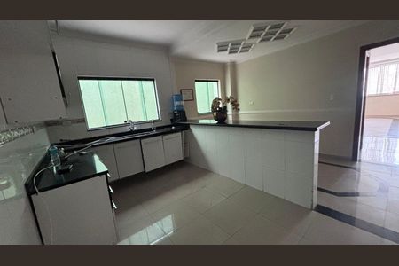 Casa à venda com 130m², 3 quartos e 4 vagas