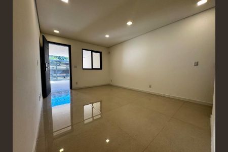 Foto 06 de casa à venda com 3 quartos, 105m² em Vila Paiva, São Paulo