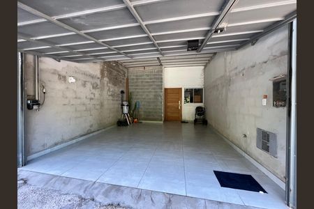 Casa à venda com 111m², 2 quartos e 2 vagas Casa à venda com 111m², 2 quartos e 2 vagasGaragem