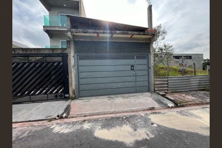 Casa à venda com 111m², 2 quartos e 2 vagas Casa à venda com 111m², 2 quartos e 2 vagasFachada