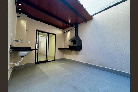 Casa à venda com 95m², 2 quartos e 2 vagasFoto 01