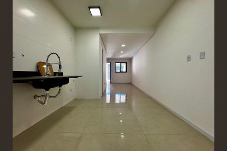Casa à venda com 95m², 2 quartos e 2 vagasFoto 01