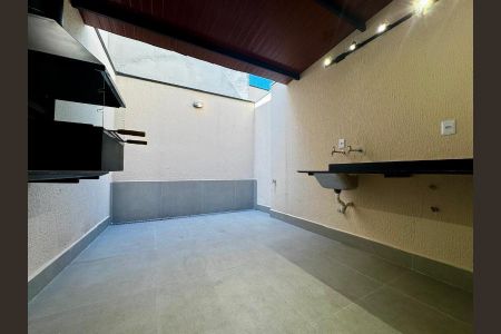 Casa à venda com 95m², 2 quartos e 2 vagasFoto 01