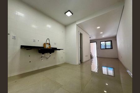 Casa à venda com 95m², 2 quartos e 2 vagasFoto 01
