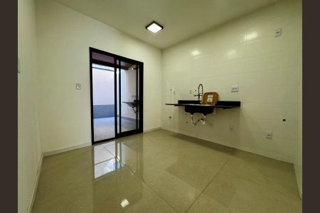 Foto 01 de casa à venda com 2 quartos, 95m² em Vila Paiva, São Paulo