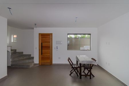 Casa de condomínio à venda com 75m², 2 quartos e 1 vaga Casa de condomínio à venda com 75m², 2 quartos e 1 vagaSala
