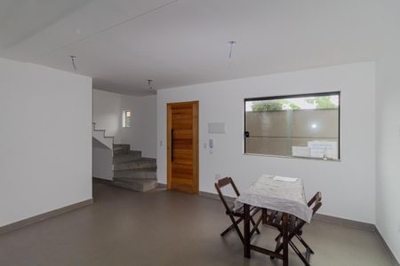 Casa de condomínio à venda com 75m², 2 quartos e 1 vaga Casa de condomínio à venda com 75m², 2 quartos e 1 vagaSala