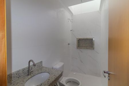 Casa de condomínio à venda com 75m², 2 quartos e 1 vaga Casa de condomínio à venda com 75m², 2 quartos e 1 vagaBanheiro da Suíte