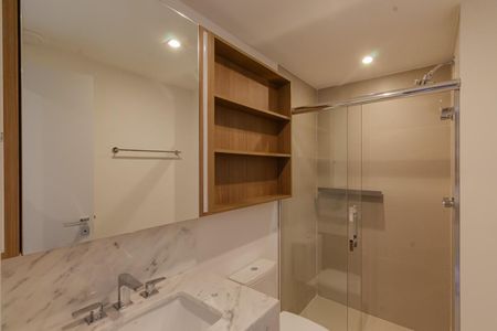 Banheiro de apartamento para alugar com 1 quarto, 40m² em Indianópolis, São Paulo