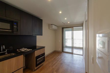 Sala e Cozinha de apartamento para alugar com 1 quarto, 40m² em Indianópolis, São Paulo
