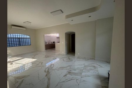 Casa à venda com 3 quartos, 550m² em Bela Aliança, São Paulo