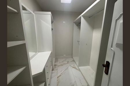Casa à venda com 3 quartos, 550m² em Bela Aliança, São Paulo