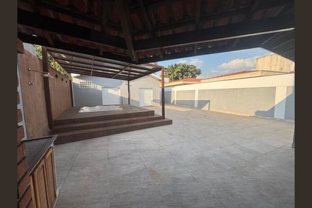 Casa à venda com 550m², 3 quartos e 6 vagas
