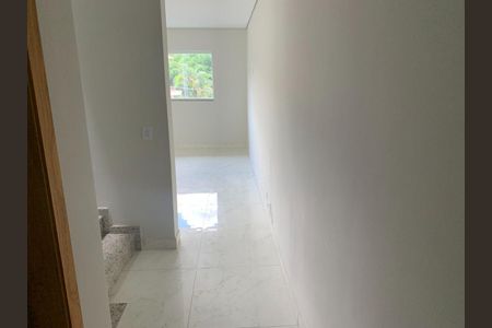 Casa à venda com 100m², 2 quartos e 2 vagas