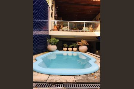 Casa à venda com 150m², 3 quartos e 2 vagas