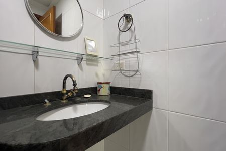 Casa para alugar com 575m², 3 quartos e 5 vagasBanheiro da Edícula