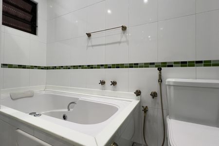 Casa para alugar com 575m², 3 quartos e 5 vagasBanheiro da Suíte 2