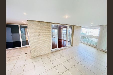Apartamento à venda com 366m², 4 quartos e 5 vagas